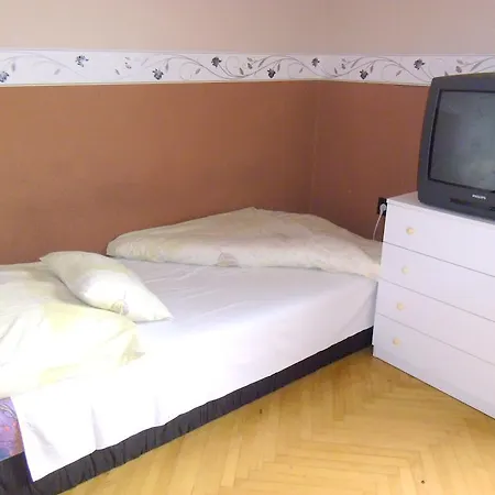 Balatoni Nyar Vendeghaz 公寓 *